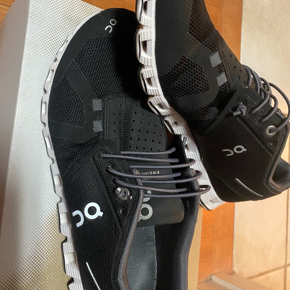 ON shoes: Cloud